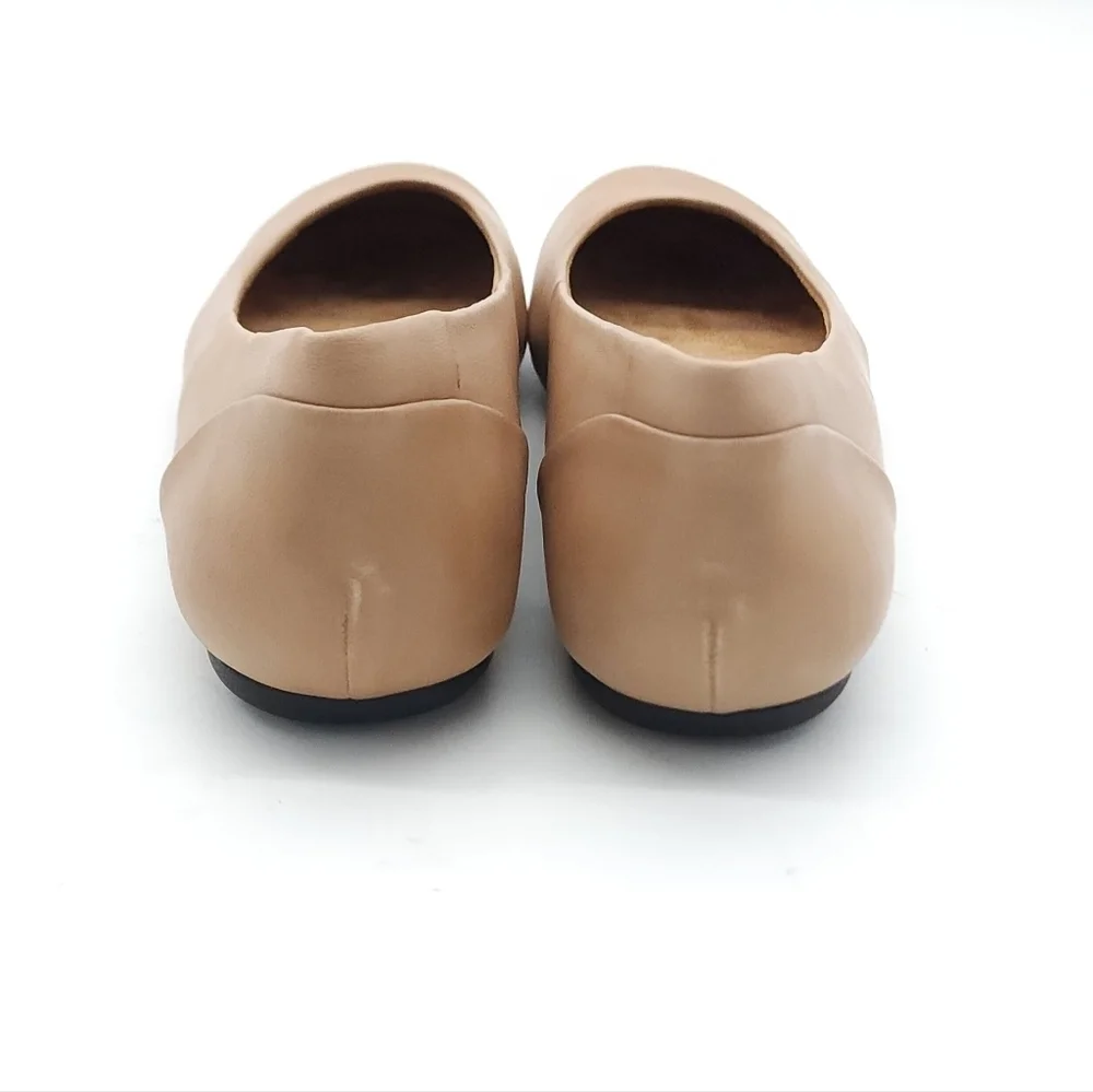Softwalk Sonoma Women's Beige Slip on Casual Flats Shoes Size 11 Narrow